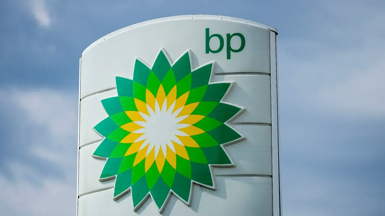 Un cartel de combustible de BP se ve el martes 12 de septiembre de 2023 en Marietta, Georgia.