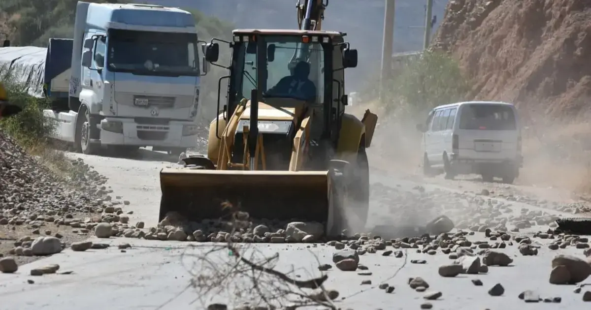 Desbloqueo de ruta en Parotani