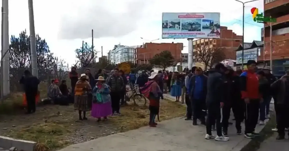 Bloqueo en la puerta del aeropuerto.