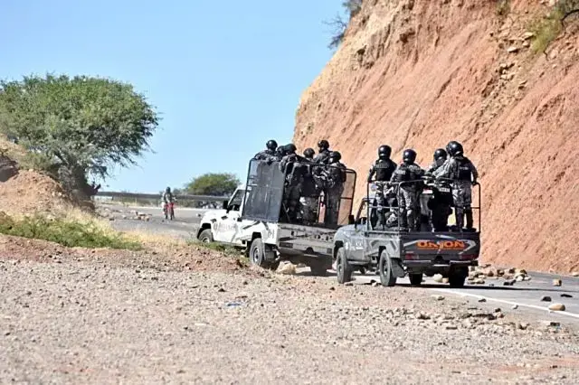El operativo que ejecutió la Policía y el Ejército en Parotani. Foto: APG Sucre/CORREO DEL SUR