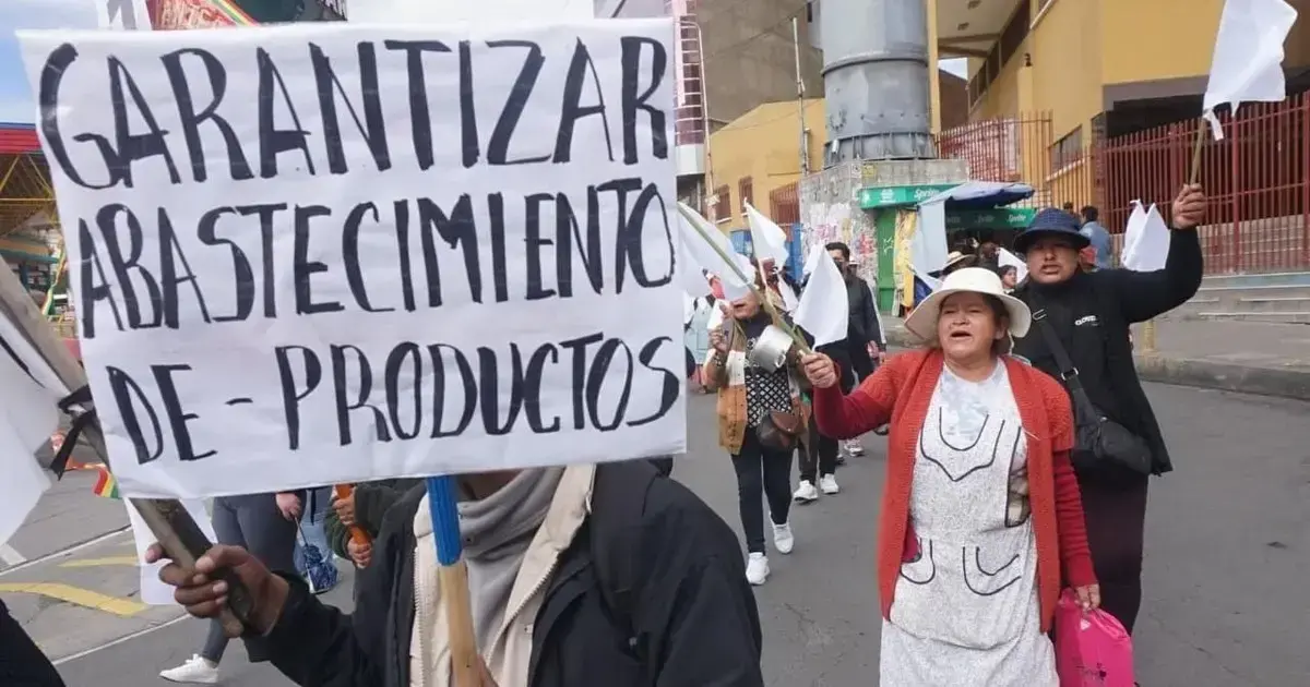 Los bloqueos en La Paz y El Alto agravan la crisis alimentaria
