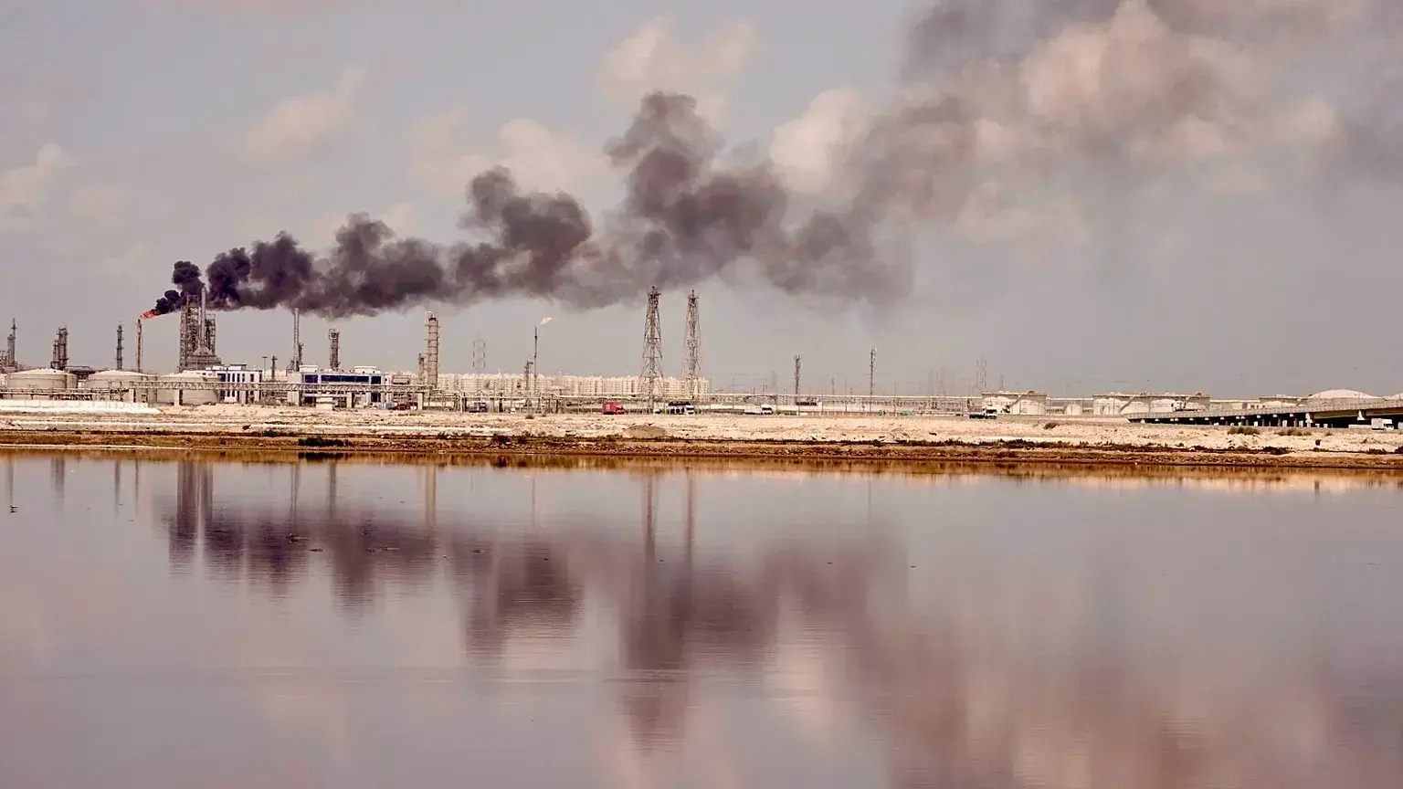 Foto de archivo: una refinería de petróleo en Alejandría, Egipto, mientras El Cairo busca aumentar la producción nacional de