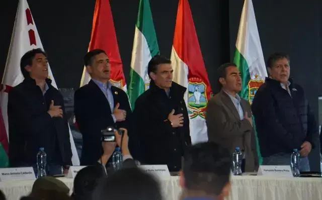El presidente Rodrigo Paz (c) en el Encuentro Económico y Social. Foto: APG