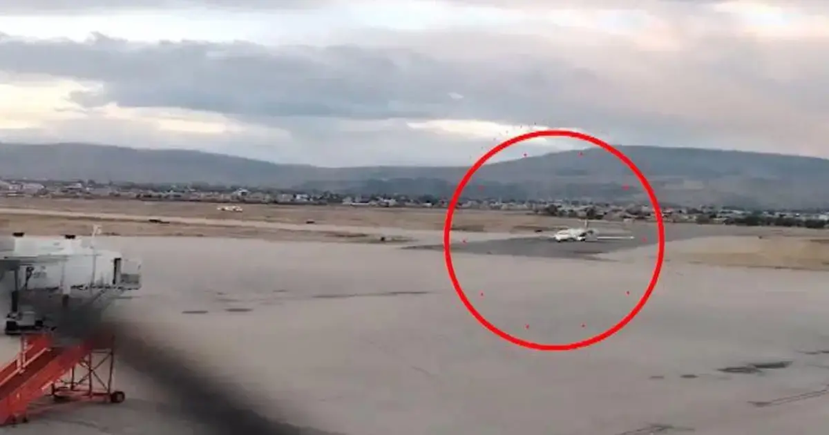 Este es el momento cuando aterrizaba el avión