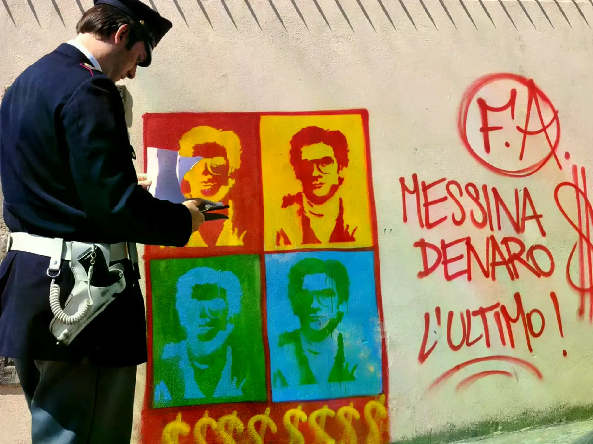 Un grafiti alude a Matteo Messina Denaro en Palermo, Sicilia.