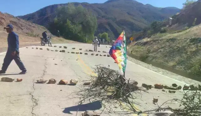 Uno de los puntos de bloqueo en el departamento de Cochabamba.