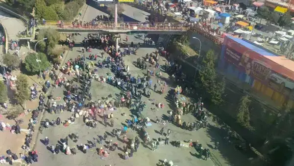 Bloqueo evista en el peaje de la autopista La Paz-El Alto