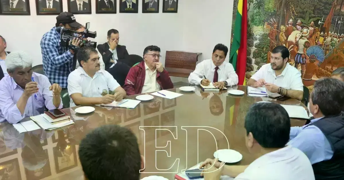 Se inicia la reunión de los cívicos