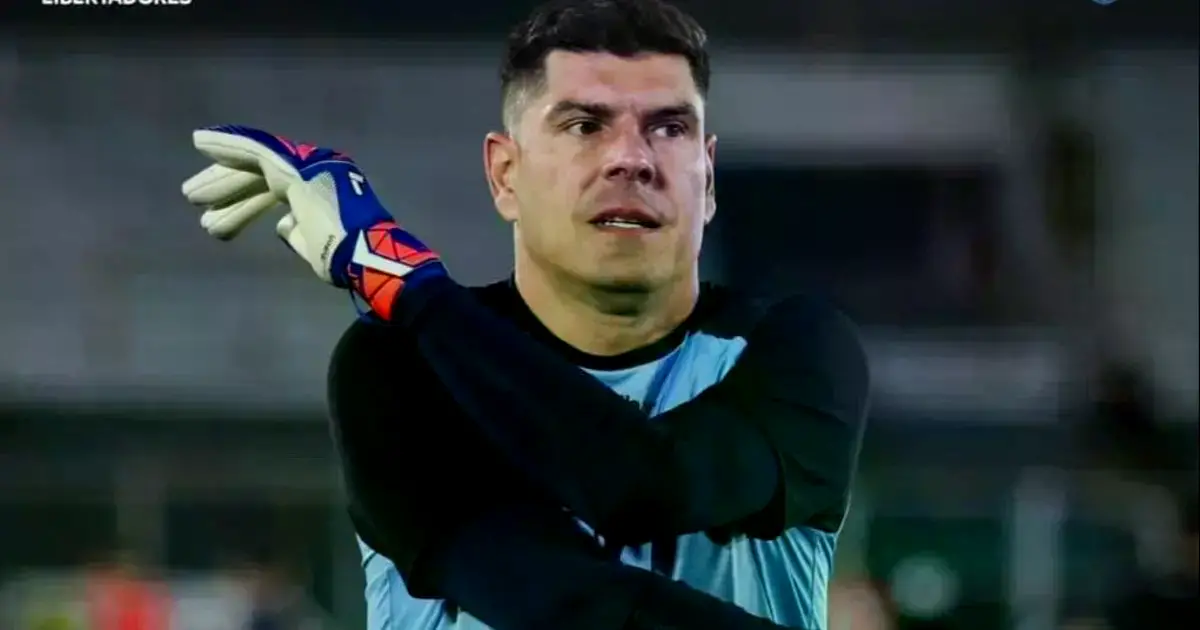 El arquero Carlos Lampe en la previa del choque contra Independiente.