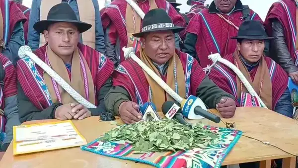 El dirigente de los campesinos de la provincia Camacho, Antonio Mallku, anuncia que mantendrán los bloqueos.