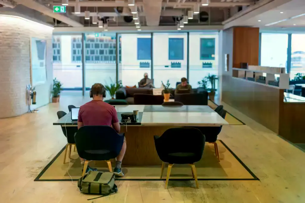 Latin America Leads the World Back to the Office. (Photo Internet reproduction)