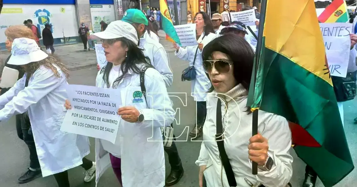 Médicos marcharon el jueves en demanda de una pausa humanitaria.