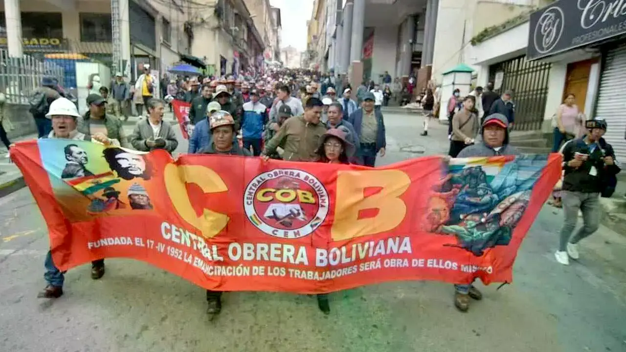 Fotografía de una de las marchas de la COB en La Paz.
