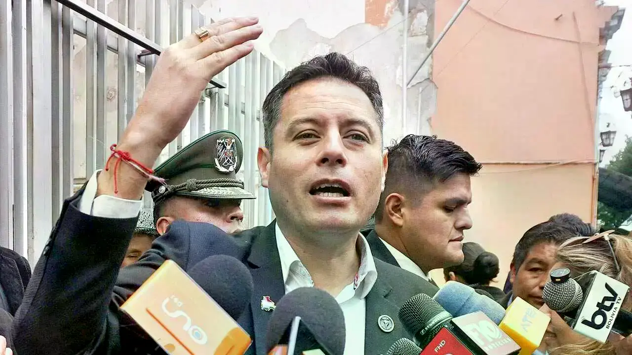 El vicepresidente Edmand Lara en una de sus intervenciones ante la prensa.