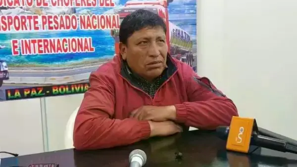Dirigente del Transporte Pesado, Pedro Quispe, asistió a la reunión de los sectores movilizados.