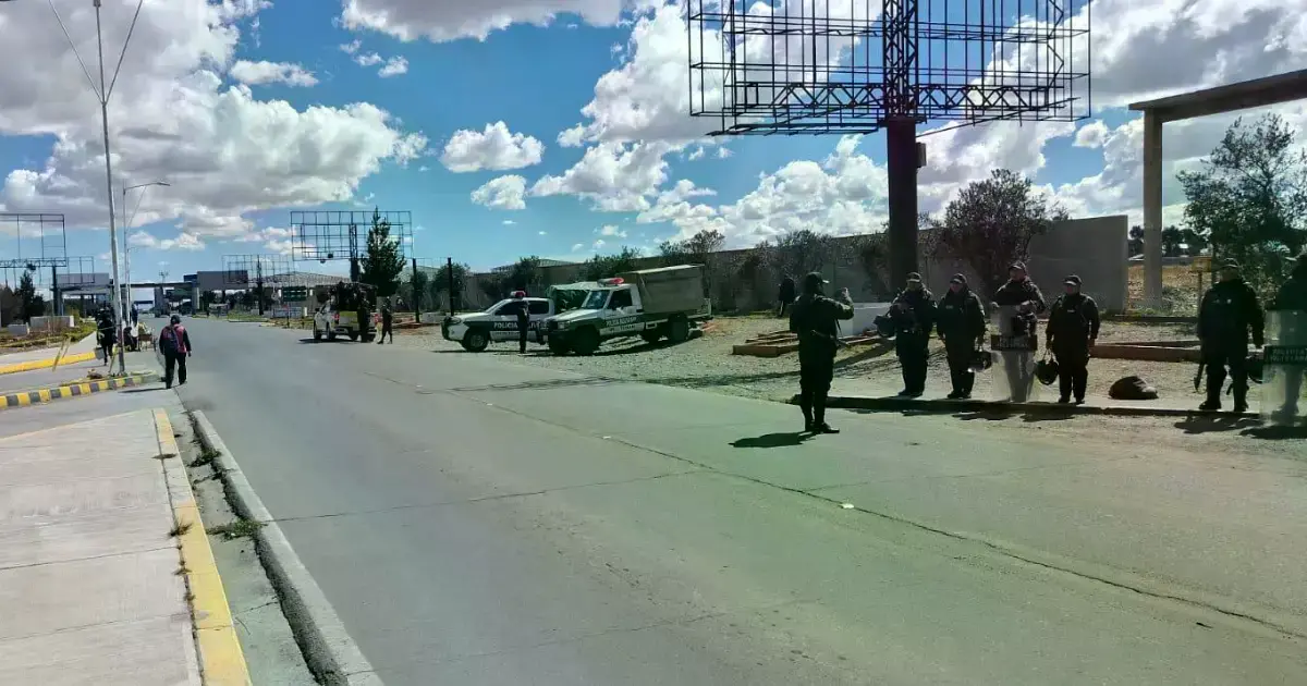 El acceso al aeropuerto está expedido tras desbloqueo por policías