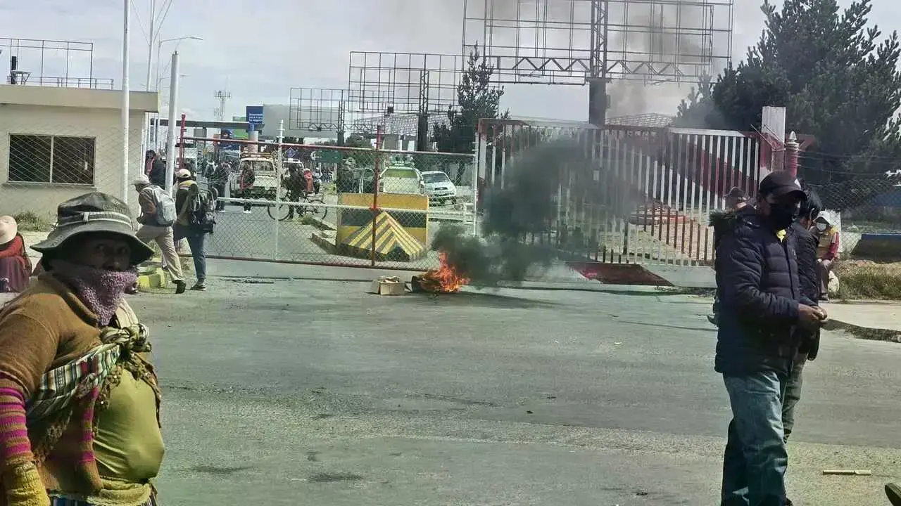Ingreso al aeropuerto de El Alto