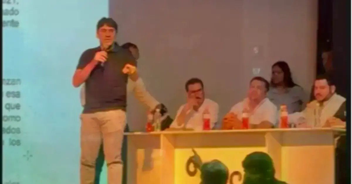 Raldes y el exdirigente 'Keko' Álvarez durante el tenso cruce de palabras.