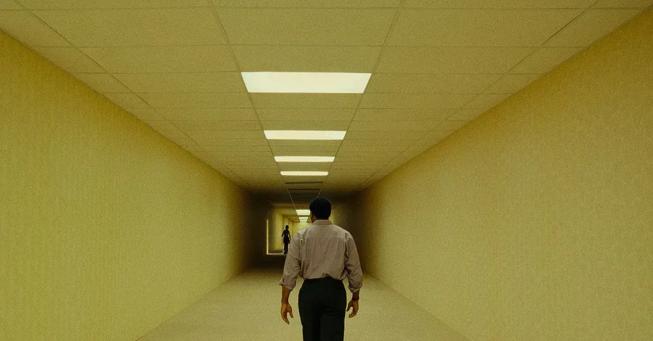 Still de la película Backrooms.