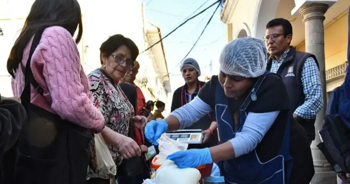 Amas de casa procuran alimentos de primera necesidad aunque con precios elevados