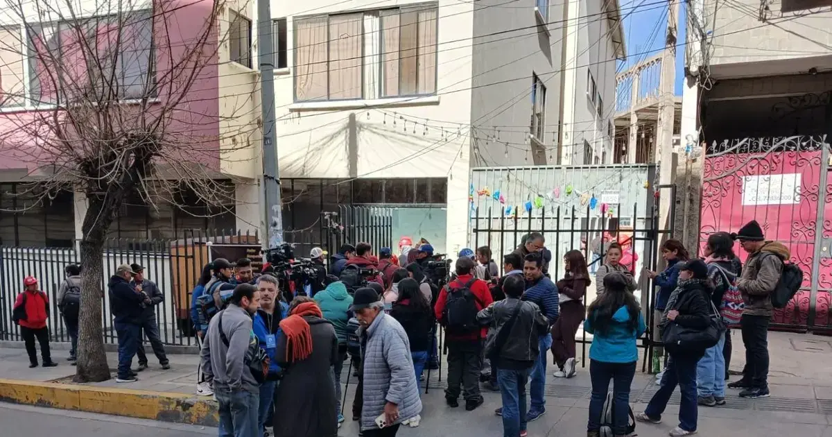 Delegados de las federaciones afiliadas a la COB llegan al ampliado de emergencia