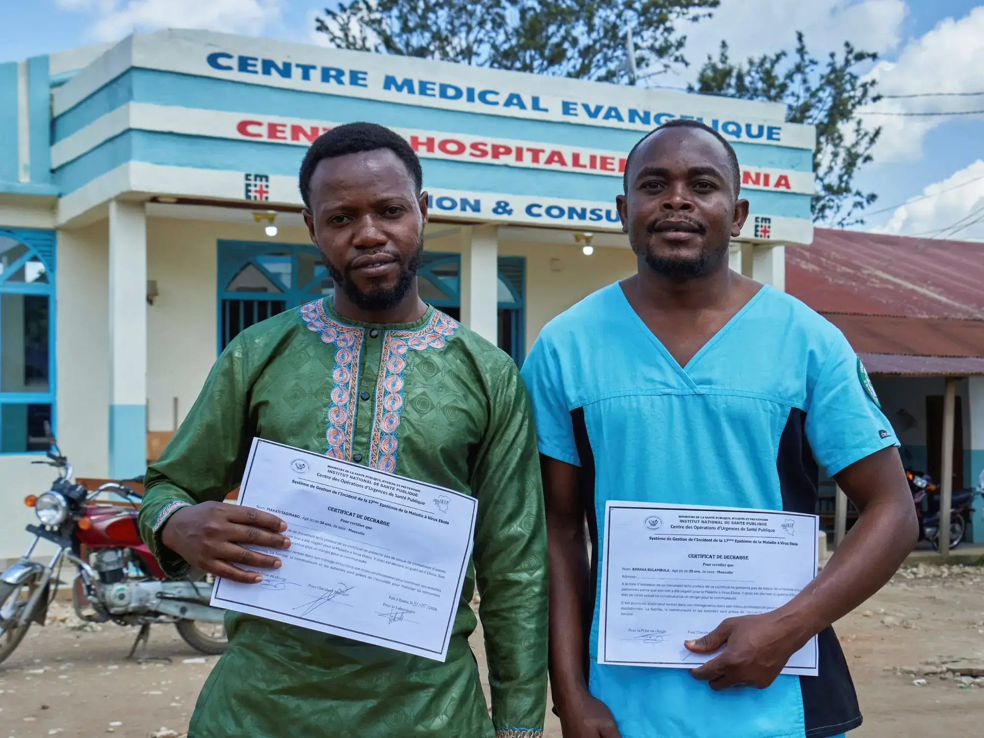 Makati Tagirabo y Baraka Bulambula, dos pacientes recuperados de ébola en Congo.