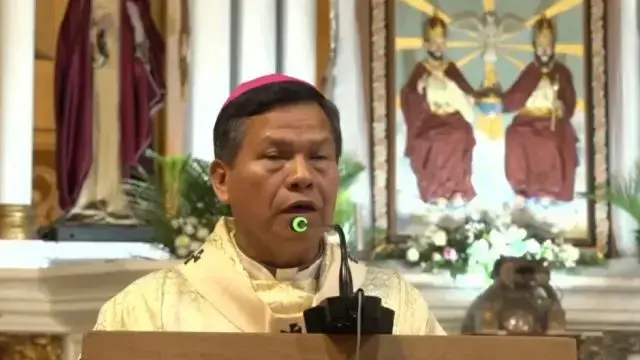 El arzobispo de Santa Cruz, monseñor René Leigue, en la misa de este domingo.