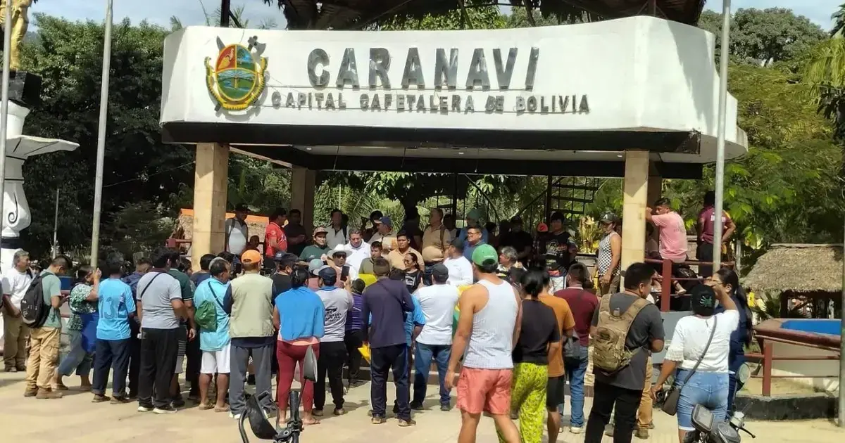 Alcaldes resguardan la ruta Caranavi-La Paz