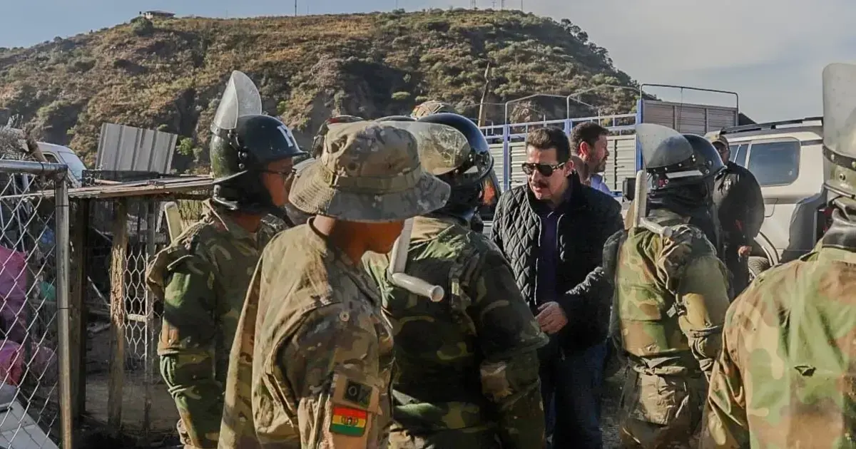 El alcalde cochabambino brindó ayuda a los uniformados