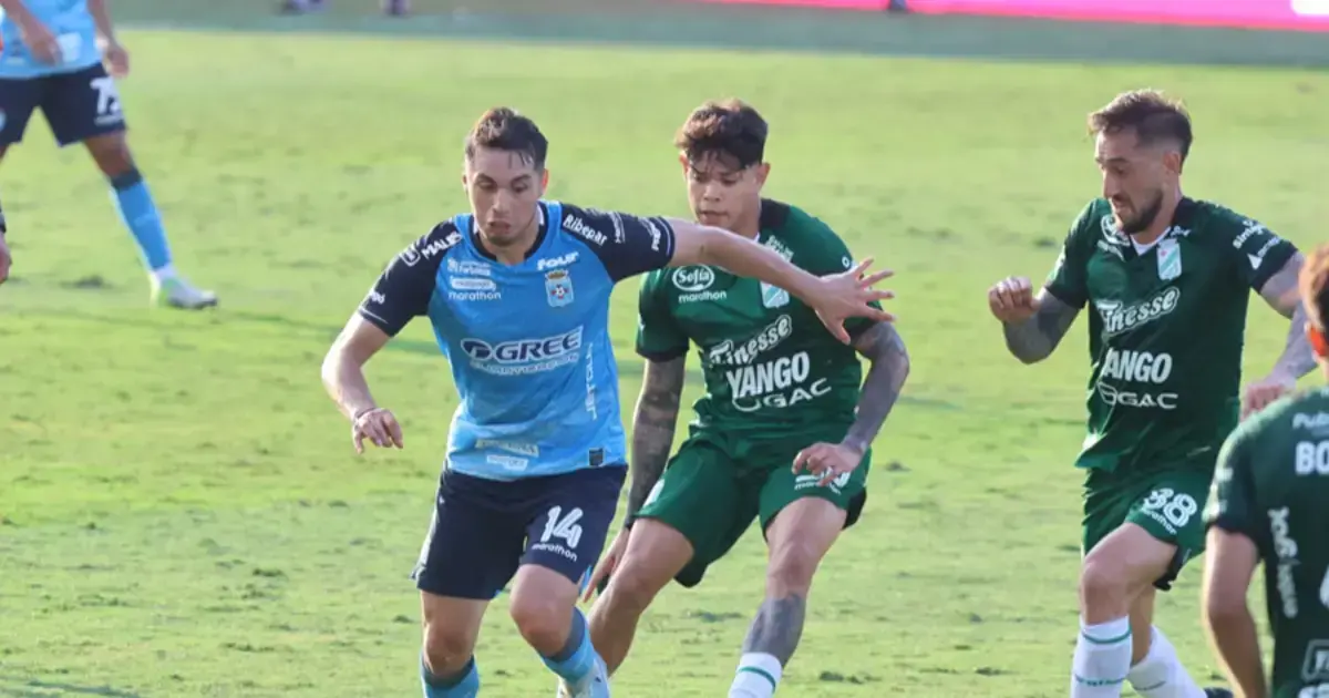 El clásico cruceño 208 fue celeste este domingo en el estadio Tahuuichi.