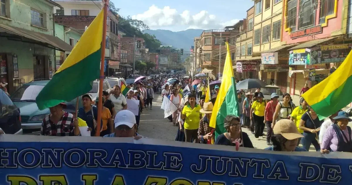 Gran Marcha en Caranavi exige el despeje de las carreteras
