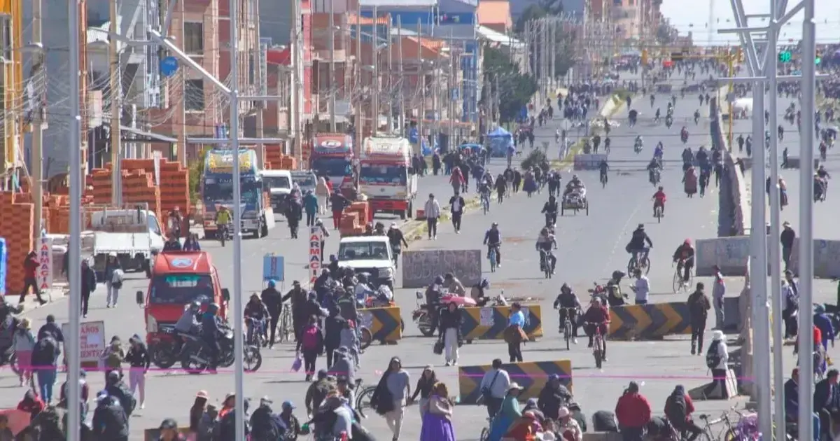 En la ciudad de El Alto continúan varios puntos de bloqueo