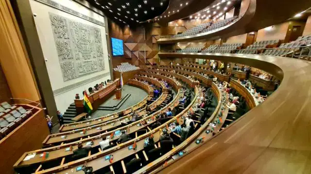Legisladores oficialistas y opositores rechazan el referéndum revocatorio anticipado