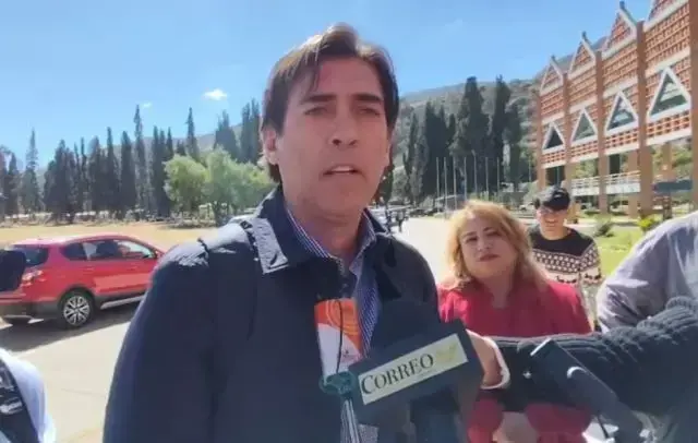 El ministro de Obras Públicas, Mauricio Zamora, llegó este martes a Sucre.