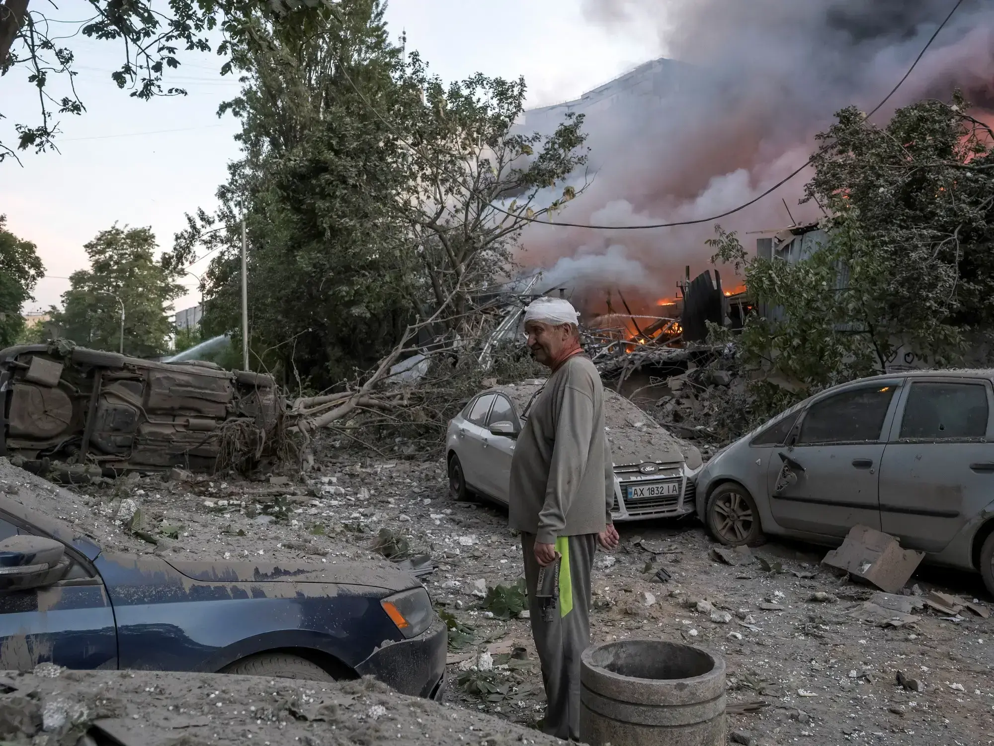 Humo y fuego en Kiev, Ucrania