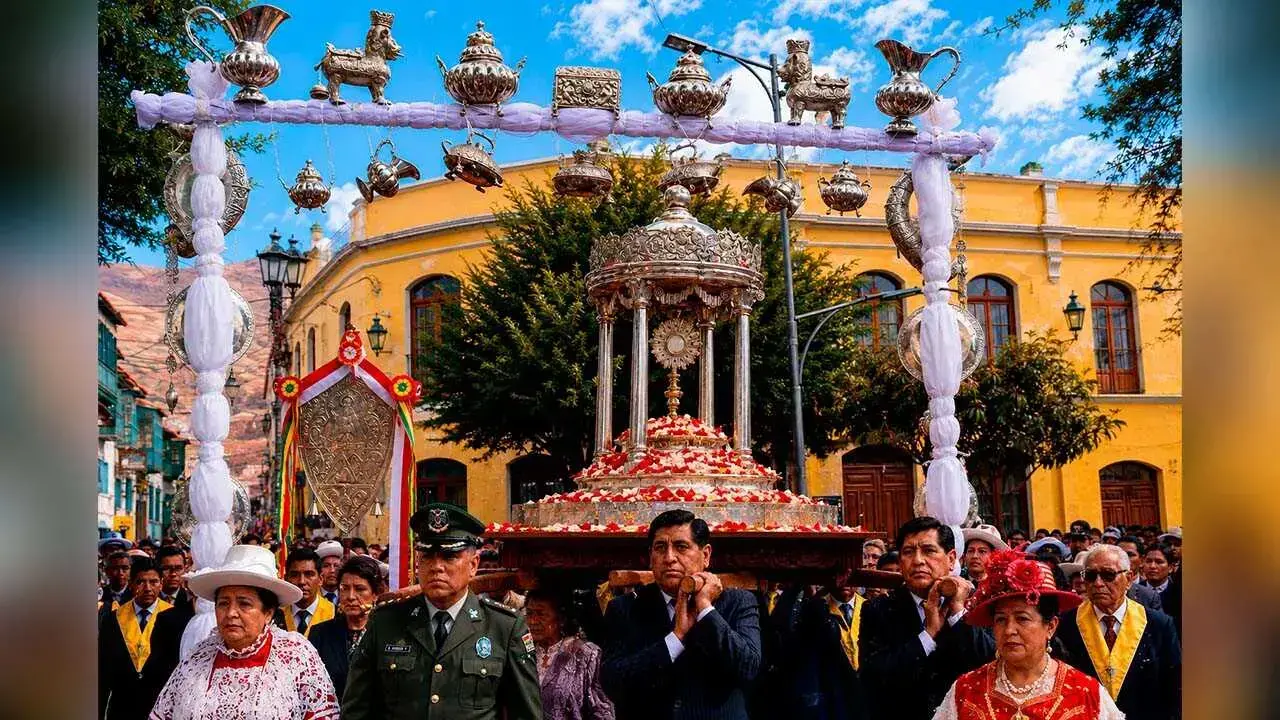 Imagen referencial de una procesión en Potosí.