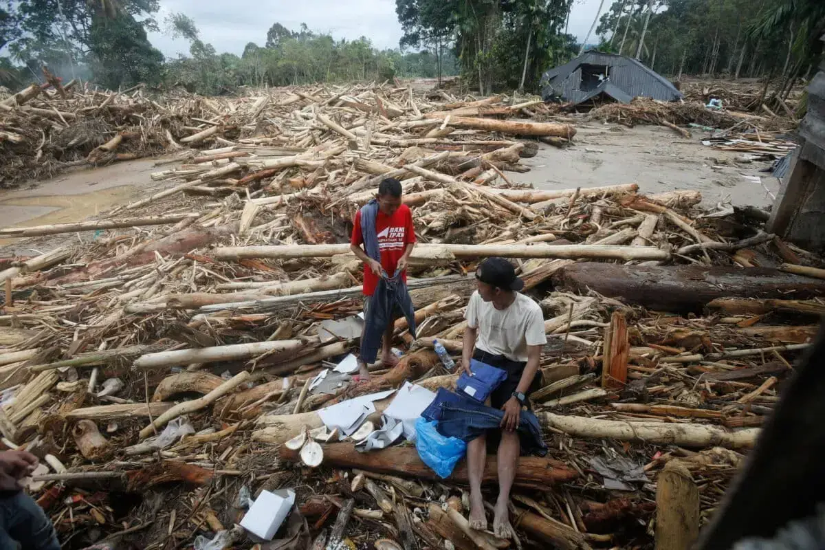 Supervivientes de las inundaciones de Sumatra demandan al gobierno indonesio por negligencia