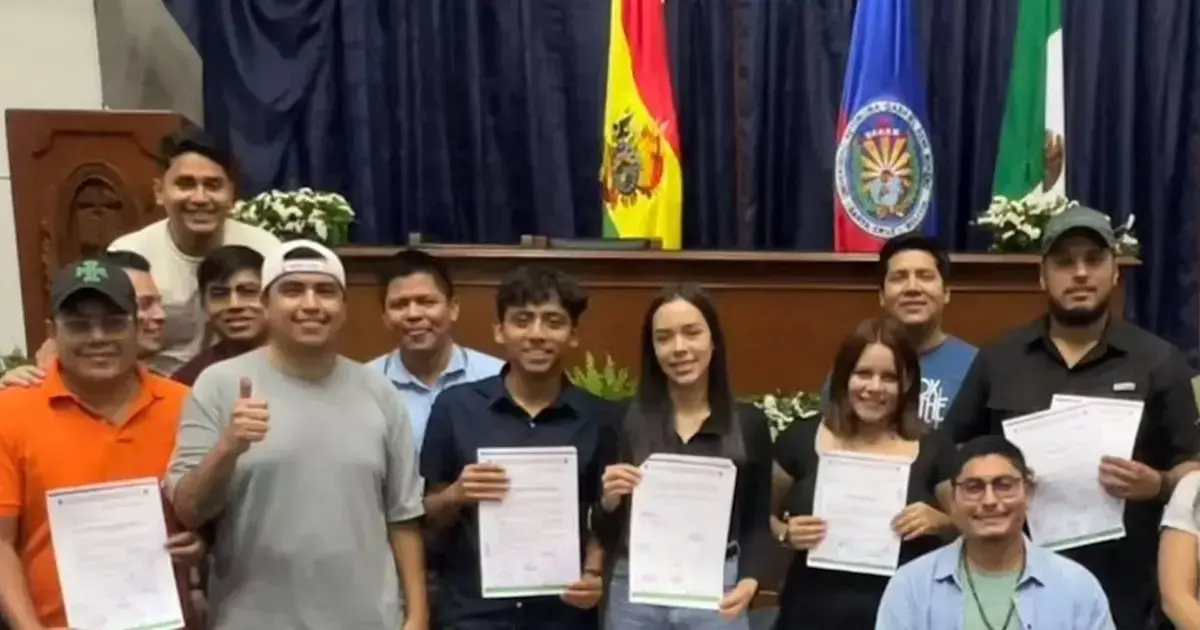 La flamante ejecutiva (al centro) es la primera mujer en ocupar el cargo máximo de la FUL en 146 años de historia.