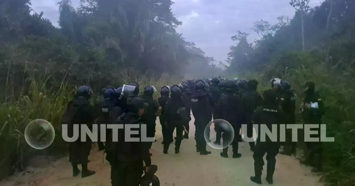 Al menos diez fallecidos en protestas mientras la Policía libera un pozo de YPFB