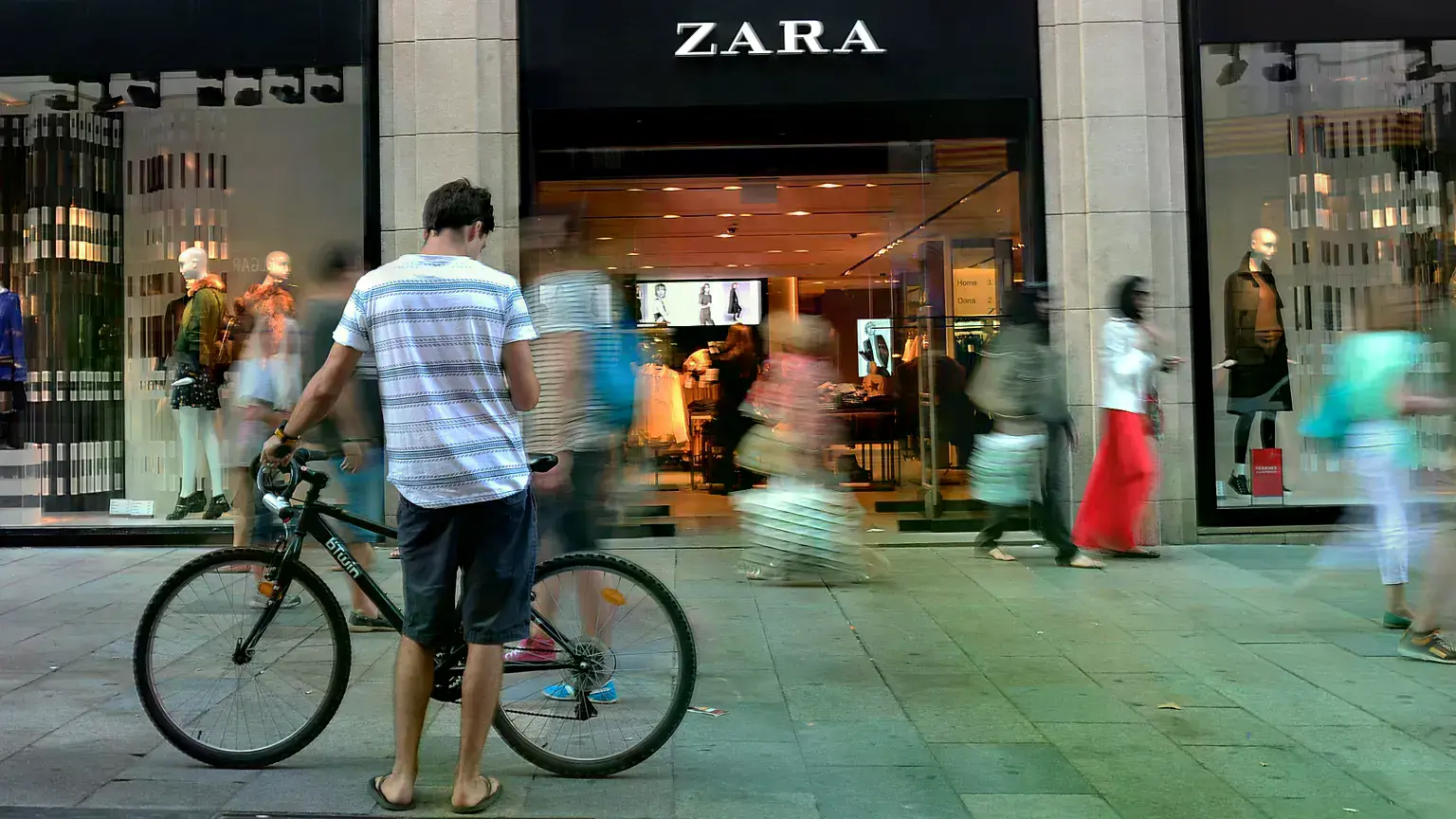 Inditex supera expectativas y eleva ventas y beneficios pese a la tensión geopolítica