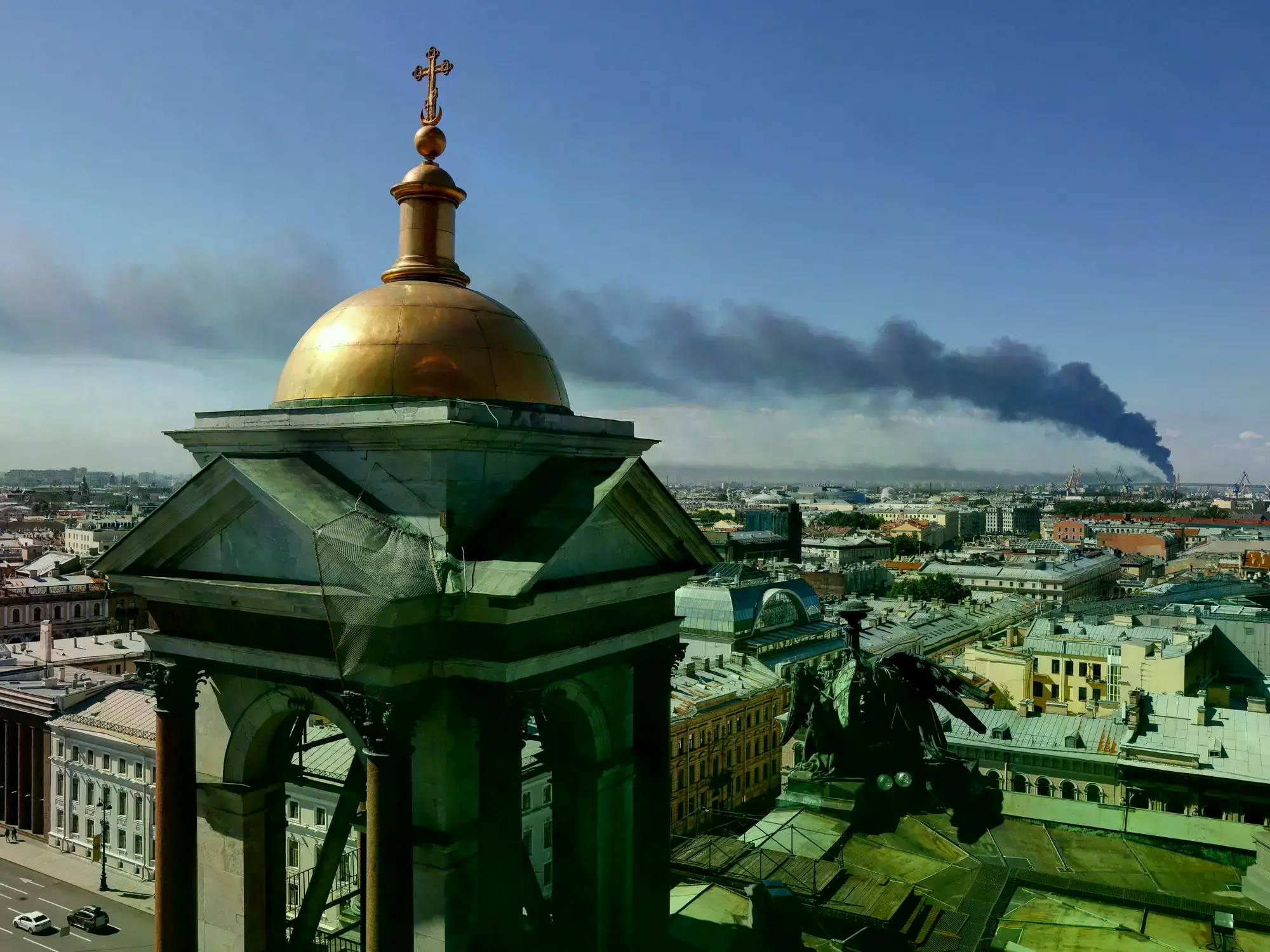 Drones ucranianos alcanzaron infraestructura rusa en San Petersburgo.