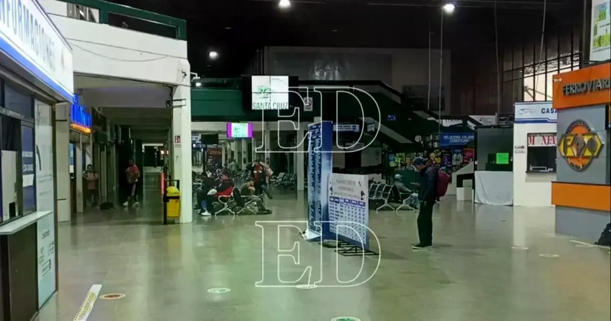 Terminal Bimodal de Santa Cruz con baja afluencia de pasajeros.