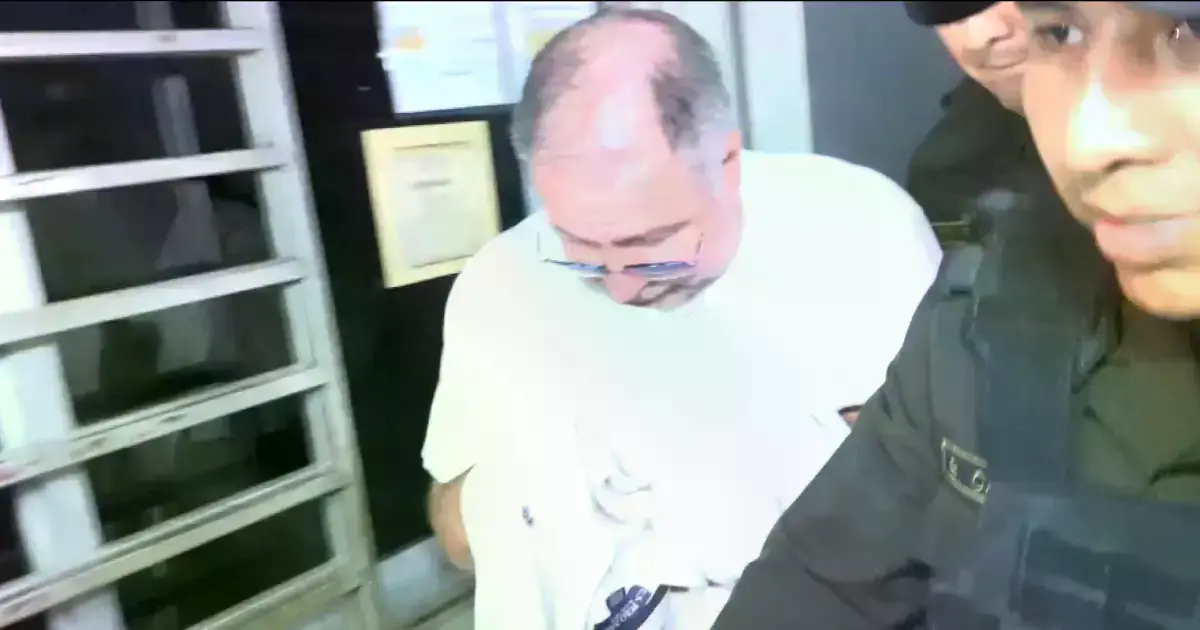 Carlos Cuellar Pinto, al momento de su aprehensión por el caso de gasolina desestabilizada.