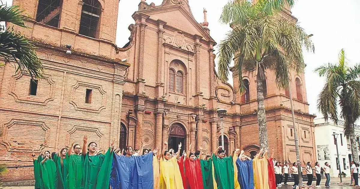 La misa de Corpus Christi se celebra en el atrio de la catedral de Santa Cruz