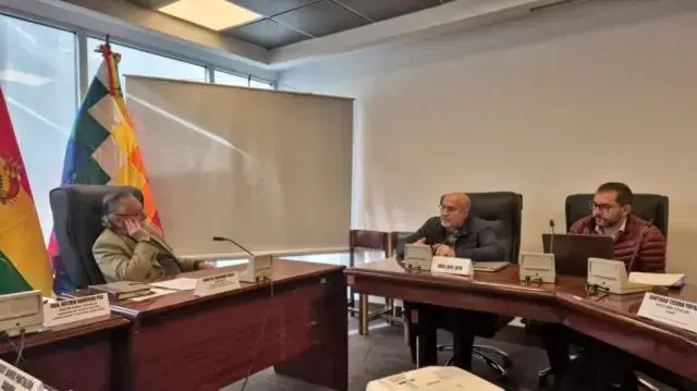 Ministro Lupo se reúne con la Comisión de Constitución para destrabar conflictos