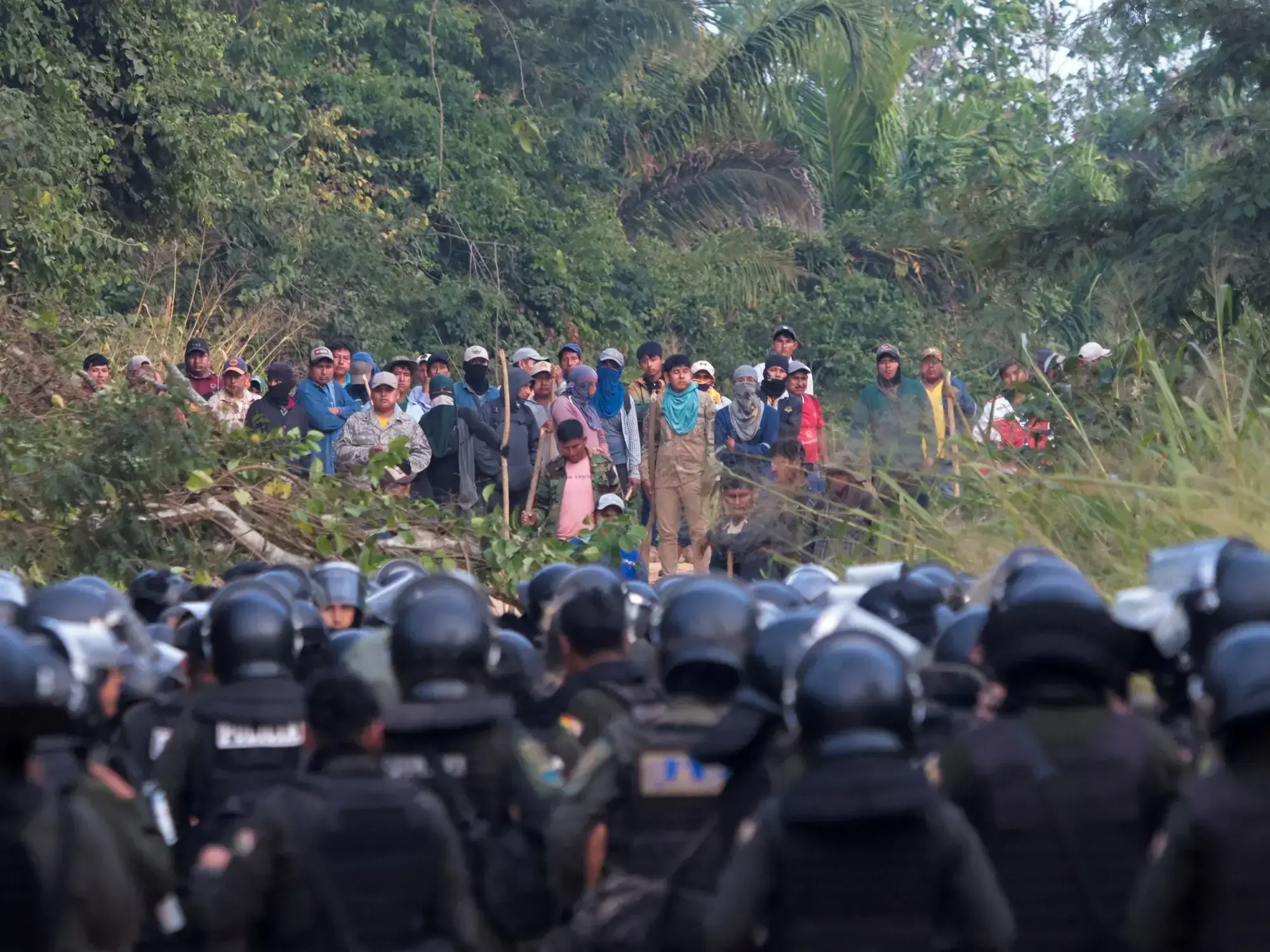 Bolivia: Paz envía proyecto de ley para que militares levanten bloqueos