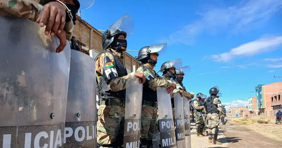 Soldados de la Policía Militar en uno de los operativos de desbloqueos fallidos.