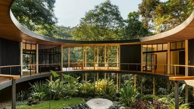 Diez casas de verano que se integran con la naturaleza en todo el mundo