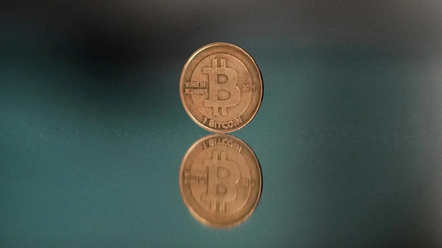 El bitcoin se desploma más de un 25% desde sus máximos y aumenta la presión vendedora