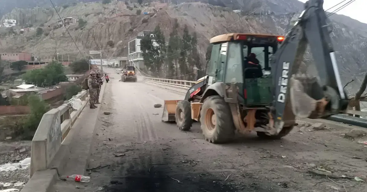 El puente Lipari fue despejado por la Policía